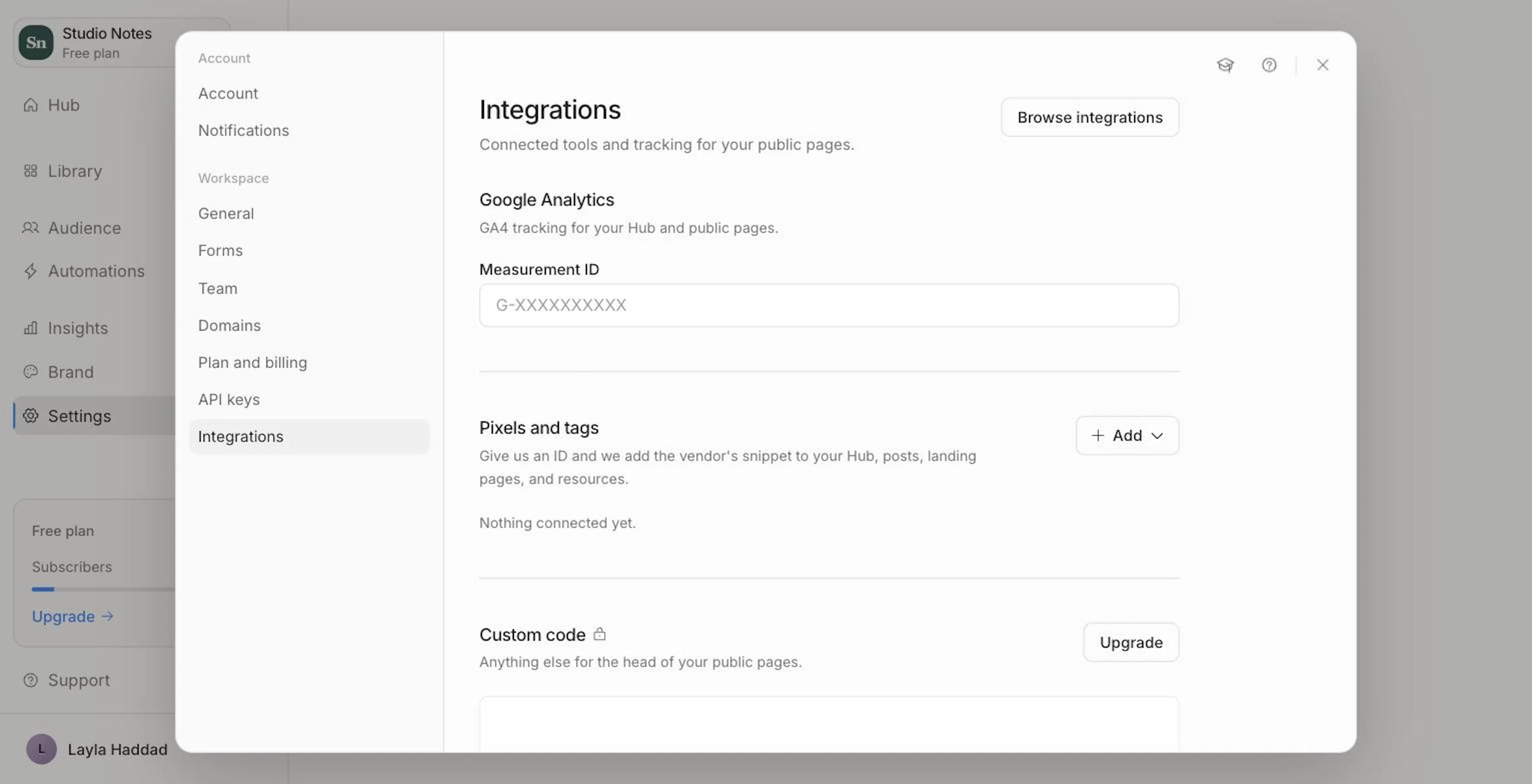 الإعدادات ← التكاملات، مع أقسام Google Analytics والبكسلات والعلامات ورمز مخصّص